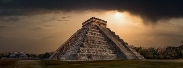 Fototapeta Piramida Majów o Zachodzie
