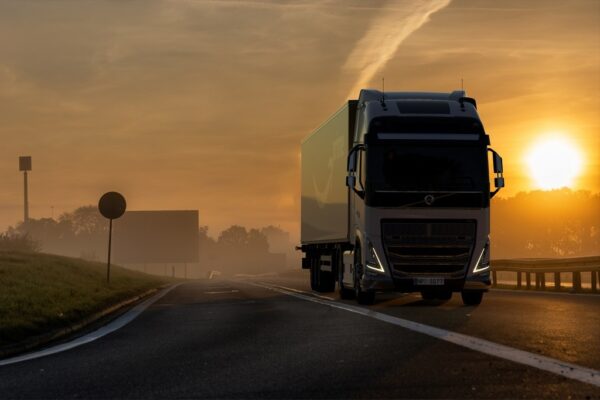 Fototapeta Ciężarówka o Zachodzie Słońca